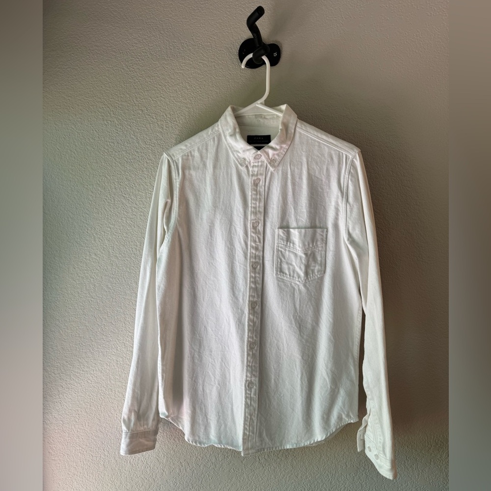 Zara men’s slim fit white casual button down - size small.